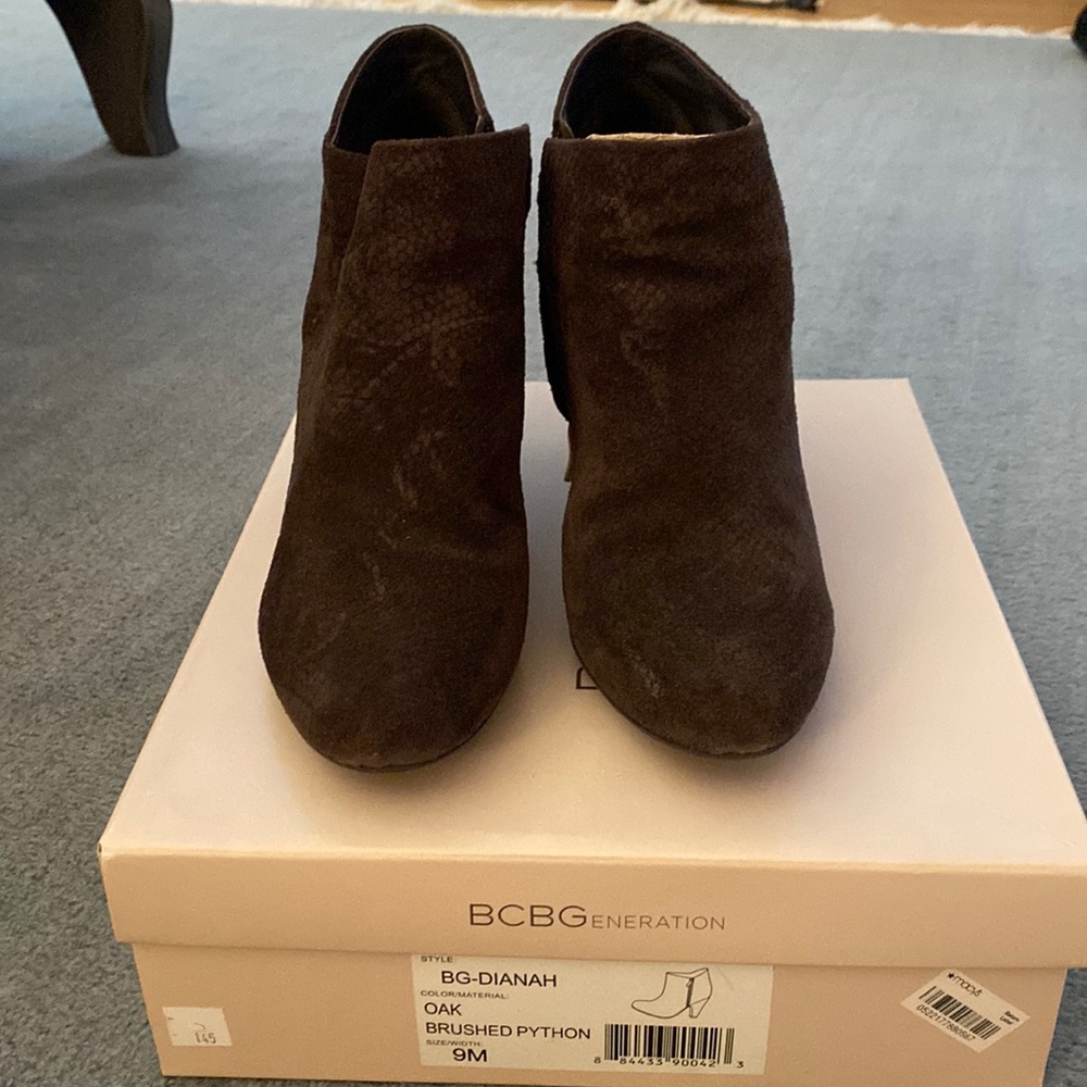 BCBGeneration Dianah Brown Snake Skin Suede Booties Size 9